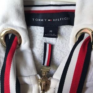 Tommy Hilfiger zip up sweater 🤍